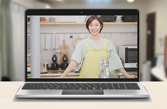 ライブ配信の様子が表示されているPC画面